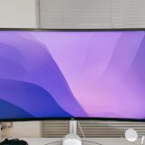 曲面型ウルトラワイドモニター「40WP95C-W」に最適なWebカメラ「C922n」とデスクライト「BenQ ScreenBar」合体写真あり